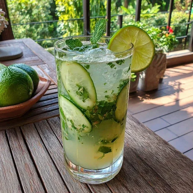 Agua Fresca de Pepino y Menta