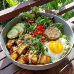 Buddha Bowl de Tofu Crujiente con Salsa Tahini