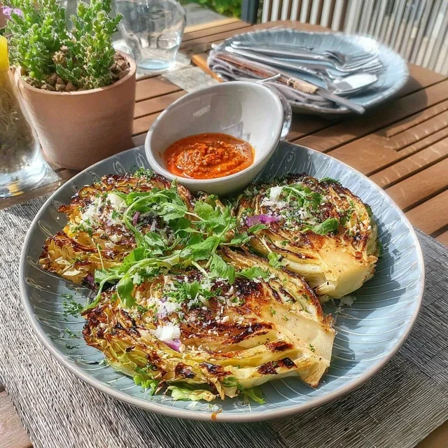 Col Asada en Airfryer con Romesco Casero