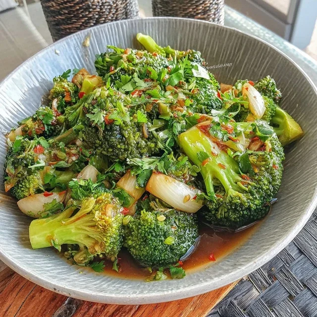 Salteado de Brócoli con Ajo y Salsa de Soja