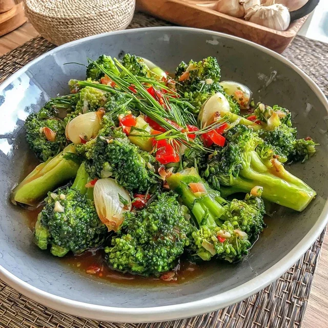 Salteado de Brócoli con Ajo y Salsa de Soja