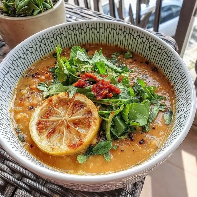 Sopa de Lentejas Rojas con Cúrcuma
